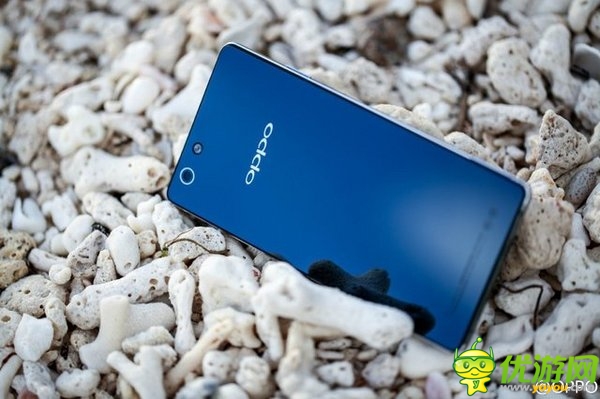 OPPO新機諜照曝光 鏡面背殼越來越像索尼了