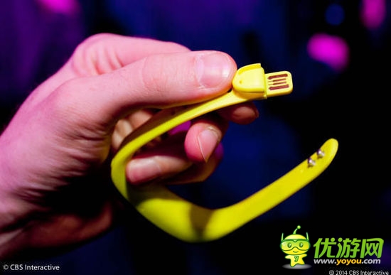 華為TalkBand B1試玩：藍(lán)牙耳機(jī)+健身追蹤器