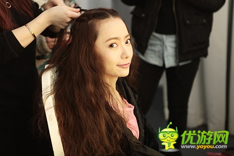 街機(jī)格斗控劉萌萌 追《女神的斗士》測試檔期玩游戲