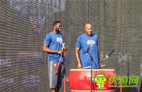 NBA籃球國度揭幕 格林?jǐn)y球迷暢玩《NBA夢之隊(duì)》