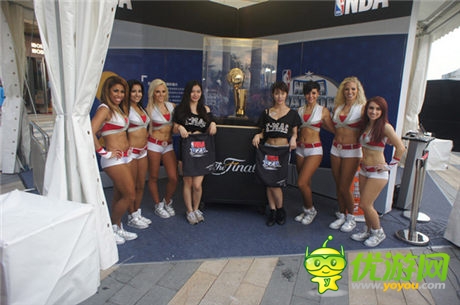 NBA籃球國度揭幕 格林?jǐn)y球迷暢玩《NBA夢之隊(duì)》