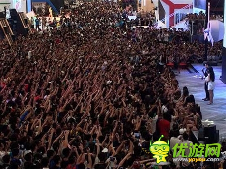 CJ2014：杰森斯坦森攜車模登臺(tái) CJ史上最大牌亮相