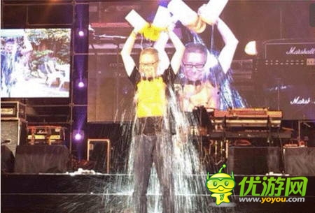 周鴻祎完成冰桶挑戰(zhàn)，挑戰(zhàn)馬化騰