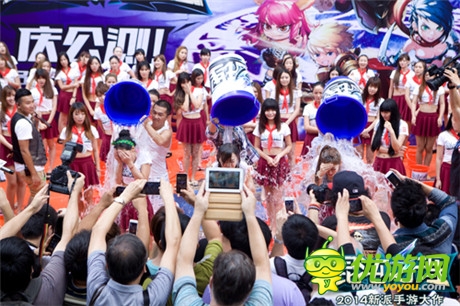 慶公測(cè)《混沌之理》百名美女冰桶大挑戰(zhàn)