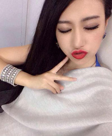 美女玩《實(shí)況俱樂(lè)部》中足彩29萬(wàn) 遇上渣男捐款潛逃