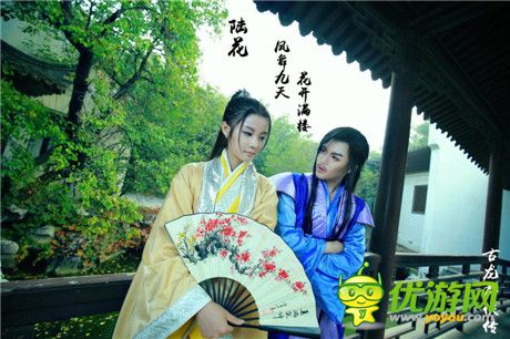 絕色雙嬌上演女女基情 行云COS叫板官方