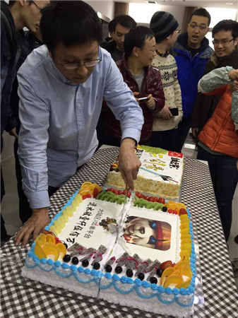 《三劍豪》大陸區(qū)IOS流水再破1500萬(wàn)，全員慶祝